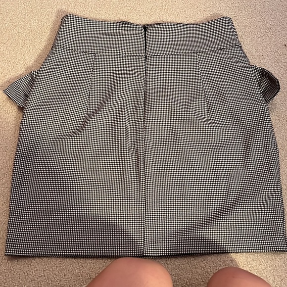H&M Houndstooth Print Skirt - Picture 3 of 4